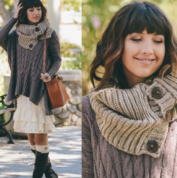 Aluna Levi Accessories - Chunky Infinity Scarf with Buttons